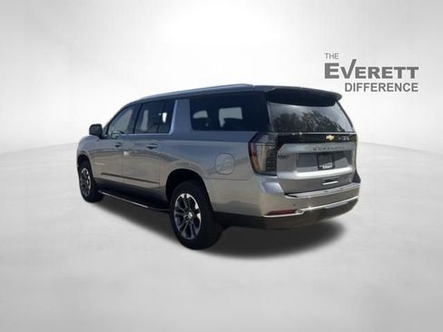 New 2026 Chevrolet Suburban LT image 5