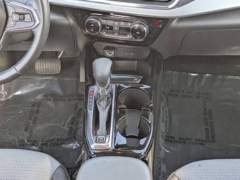 Certified 2025 Chevrolet Trax LT w/ LT Convenience Package FWD image 18