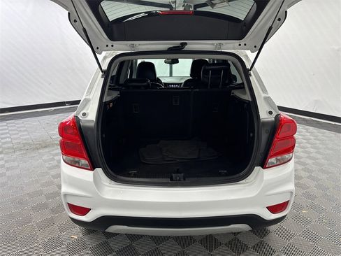 Used 2022 Chevrolet Trax LT w/ LT Convenience Package image 19