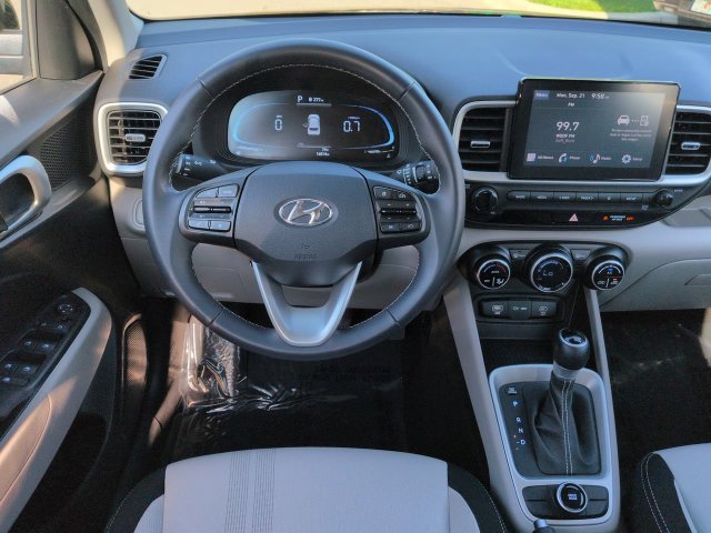 Used 2024 Hyundai Venue SEL FWD image 16