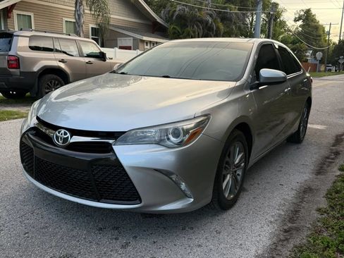 Used 2015 Toyota Camry SE w/ Moonroof Package FWD image 4