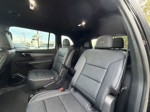 Used 2025 Buick Enclave Sport Touring image 24