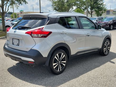Used 2019 Nissan Kicks SR w/ SR Premium Package FWD image 6