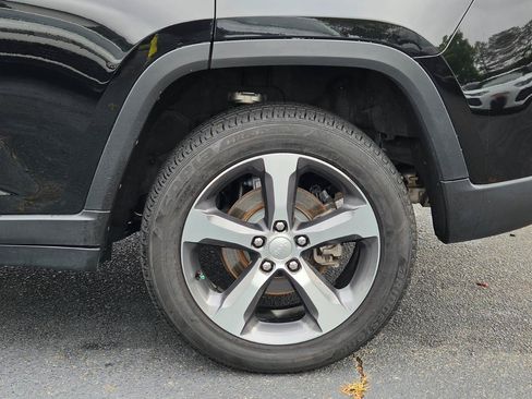 Used 2025 Jeep Grand Cherokee Limited w/ Luxury Tech Group II RWD image 16