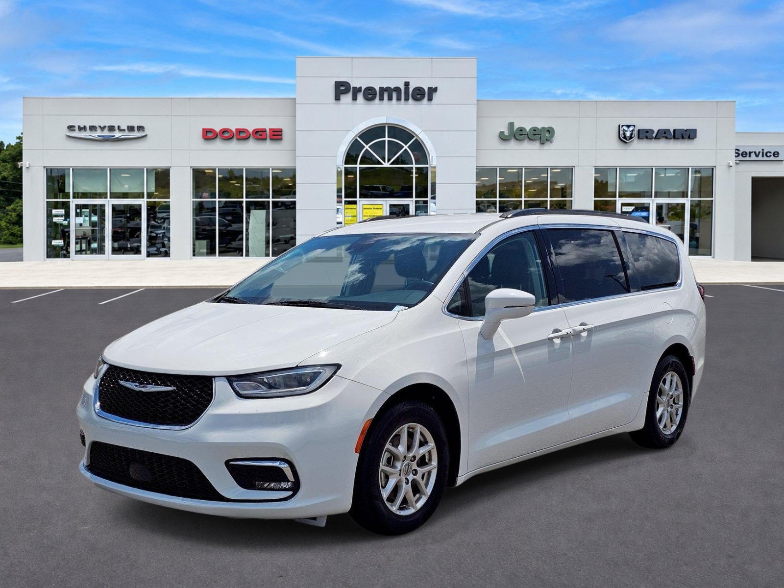 Used 2022 Chrysler Pacifica Touring-L FWD image 1