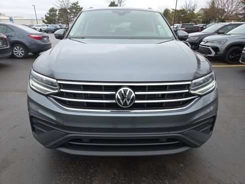 Used 2023 Volkswagen Tiguan SE w/ Panoramic Sunroof Package image 2
