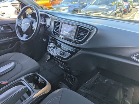 Used 2019 Chrysler Pacifica Touring Plus w/ S Appearance Package image 12