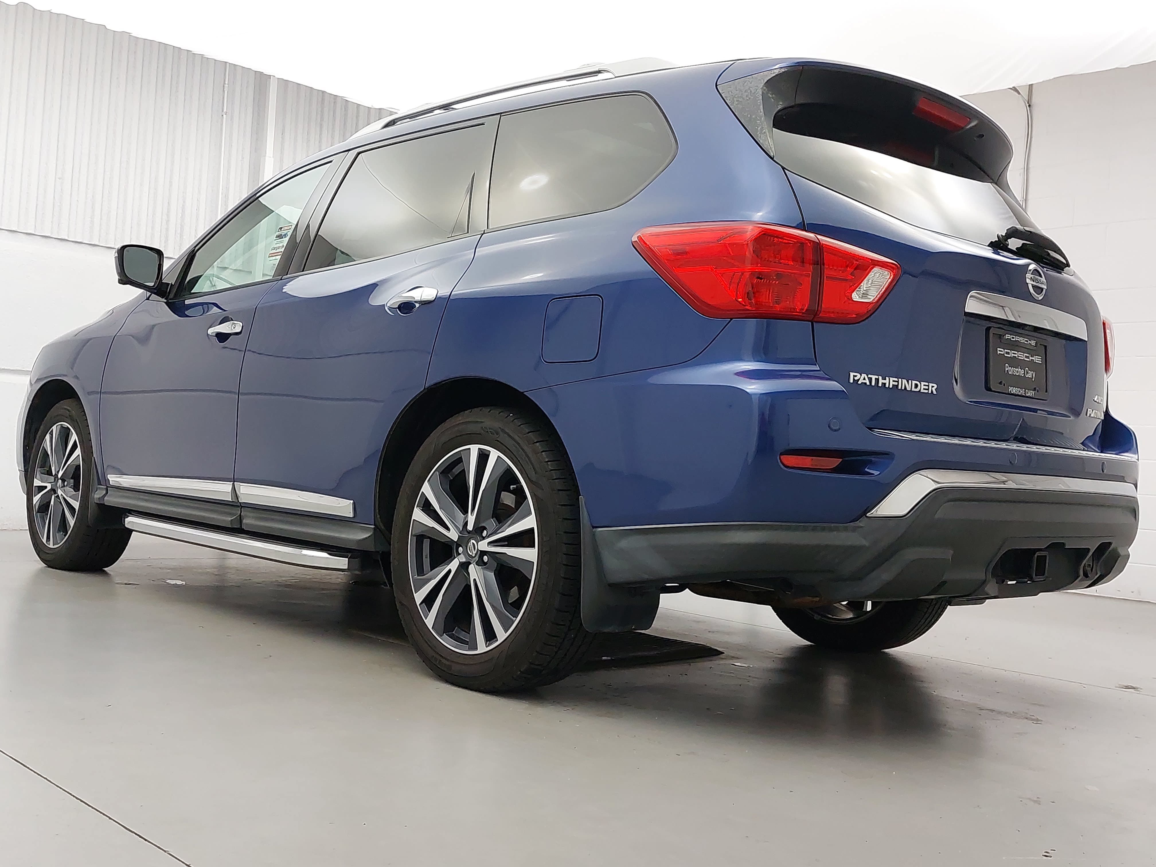 Used 2020 Nissan Pathfinder Platinum AWD/4WD image 3
