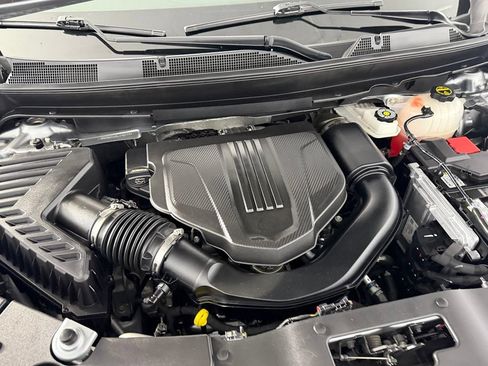 Used 2025 Chevrolet Traverse LT FWD image 35