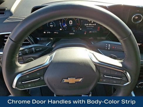 Used 2025 Chevrolet Suburban Premier image 23