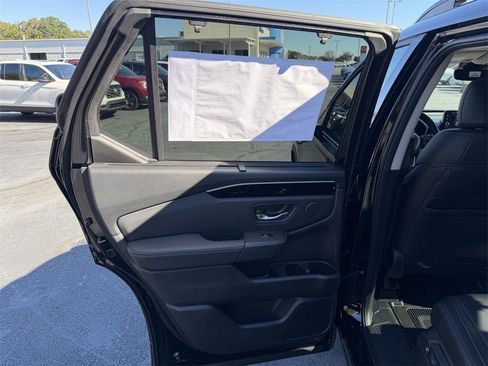 New 2025 Honda Pilot Touring image 16