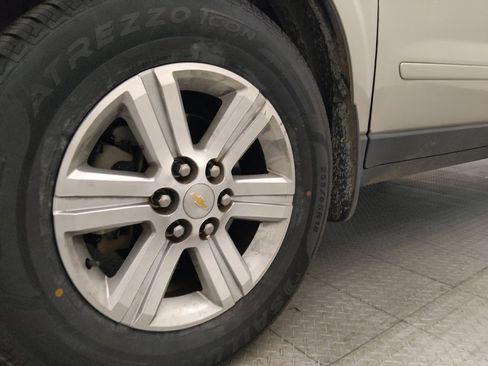 Used 2017 Chevrolet Traverse LT w/ Style and Technology Package FWD image 31