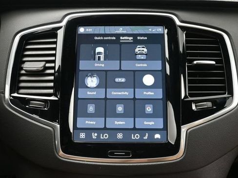Used 2024 Volvo XC90 B6 Ultimate w/ Protection Package Premier AWD/4WD image 17