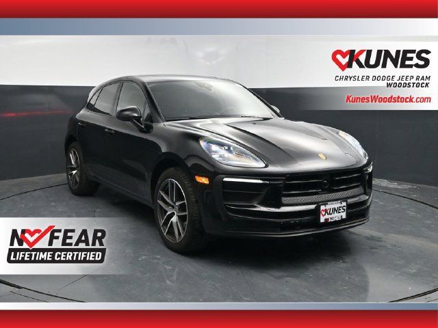 Used 2025 Porsche Macan AWD/4WD image 1