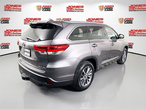 Used 2018 Toyota Highlander XLE image 17