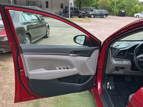 Used 2019 Hyundai Elantra Value Edition FWD image 13