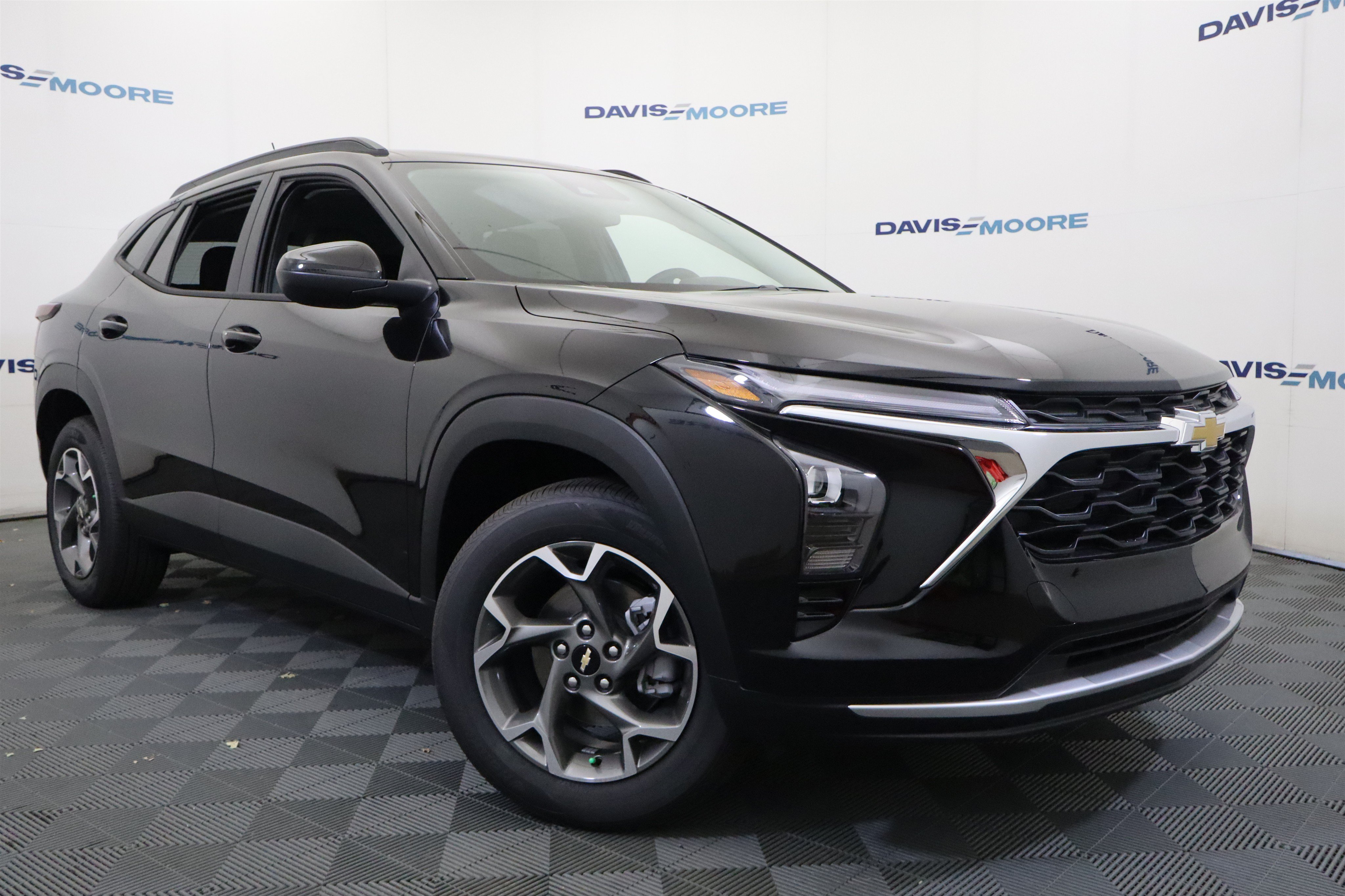New 2026 Chevrolet Trax LT w/ LT Convenience Package FWD image 2