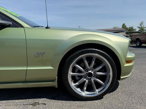 Used 2005 Ford Mustang GT RWD image 24