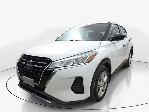 Used 2022 Nissan Kicks S FWD image 10