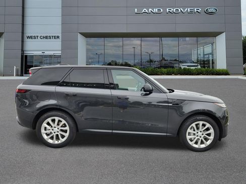 Used 2025 Land Rover Range Rover Sport SE AWD/4WD image 6