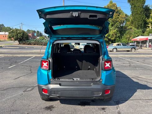 Used 2020 Jeep Renegade Latitude w/ Cold Weather Group AWD/4WD image 9