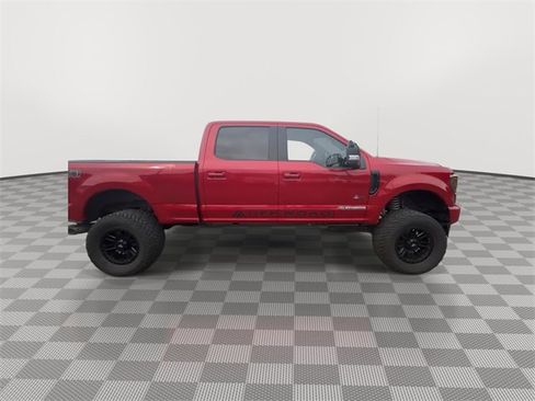Used 2022 Ford F250 Lariat w/ Black Appearance Package image 9
