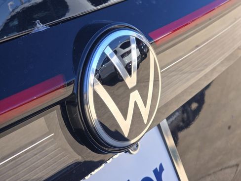 New 2026 Volkswagen Taos SE image 7