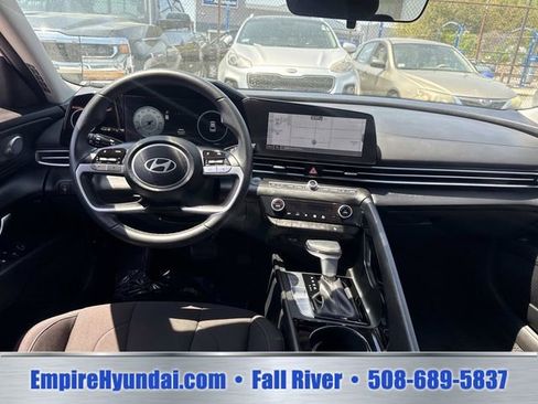Used 2024 Hyundai Elantra SEL w/ Convenience Package FWD image 12
