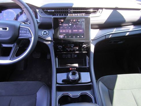 Used 2024 Jeep Grand Cherokee L Altitude image 20