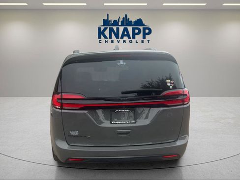 Used 2021 Chrysler Pacifica Touring-L w/ Premium & Safety Sphere Group image 5