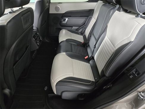 Used 2021 Land Rover Discovery S R-Dynamic image 15