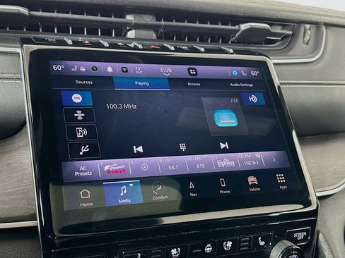 Used 2024 Jeep Grand Cherokee L Limited w/ Luxury Tech Group II image 19