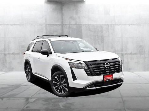 New 2026 Nissan Pathfinder Platinum image 2