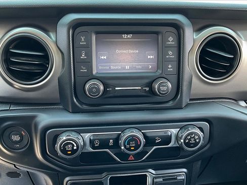 Used 2020 Jeep Wrangler Unlimited Willys image 31