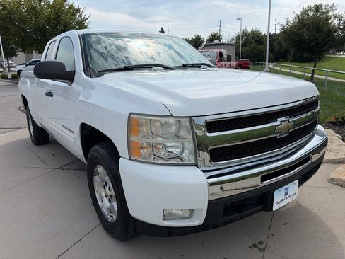 Used 2011 Chevrolet Silverado 1500 LT w/ All-Star Edition RWD image 2