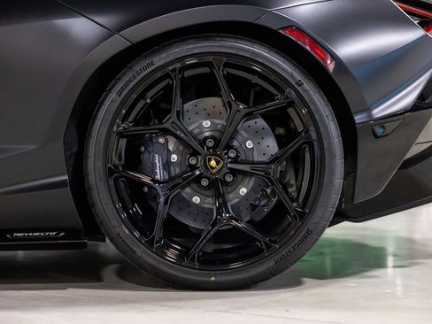 Used 2025 Lamborghini Revuelto image 20