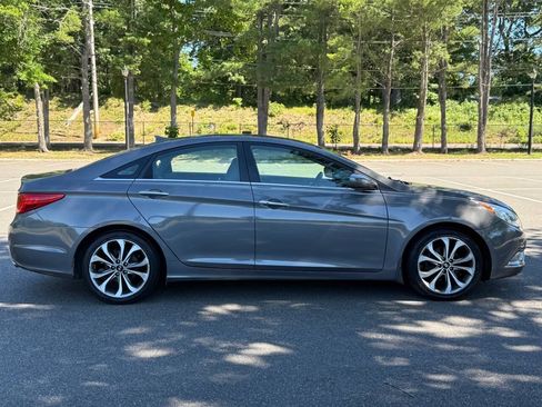 Used 2013 Hyundai Sonata SE w/ Navigation & Sunroof Pkg FWD image 4