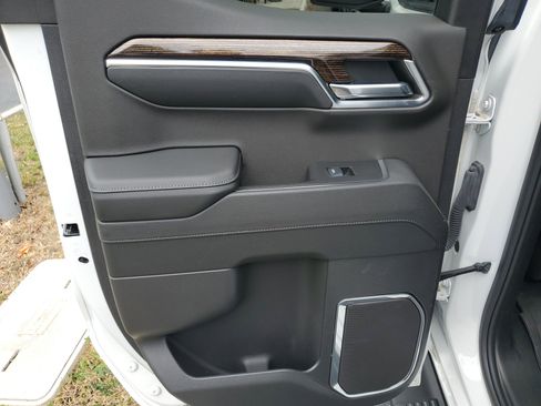 Used 2024 GMC Sierra 1500 Elevation w/ LPO, Elevation Black Package image 4