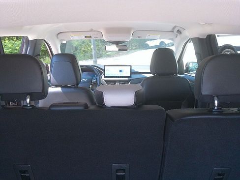 Used 2023 Ford Escape Platinum w/ Premium Technology Package image 19