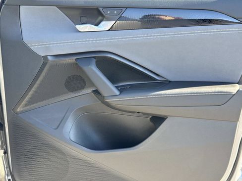 Used 2025 Volkswagen Tiguan SE image 17