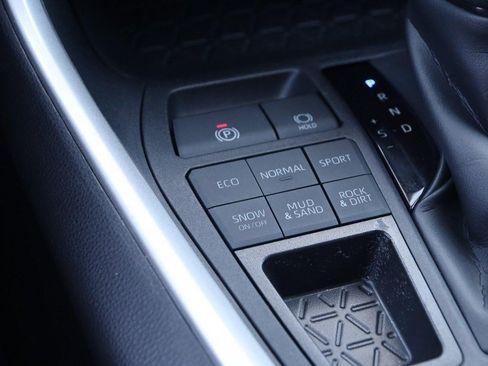 Used 2025 Toyota RAV4 XLE w/ Weather Package AWD/4WD image 19