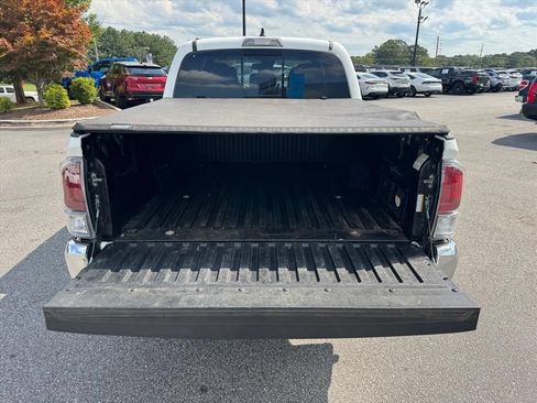 Used 2020 Toyota Tacoma TRD Off-Road AWD/4WD image 10
