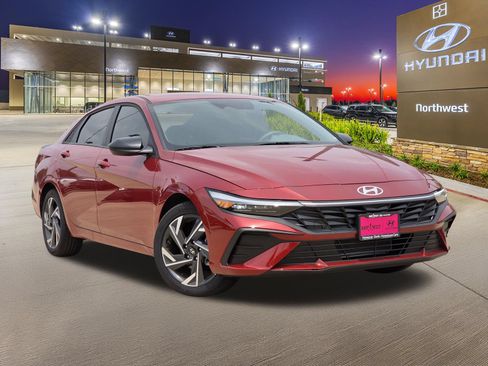 Used 2025 Hyundai Elantra Sport FWD image 3