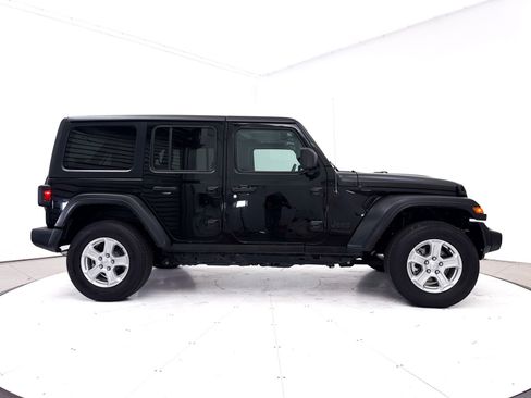 Used 2022 Jeep Wrangler Unlimited Sport AWD/4WD image 34