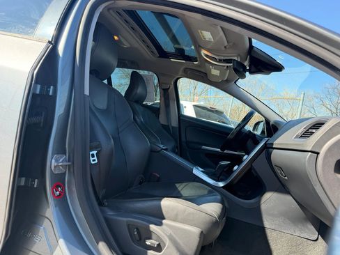 Used 2016 Volvo V60 T5 Cross Country w/ Protection Package image 15