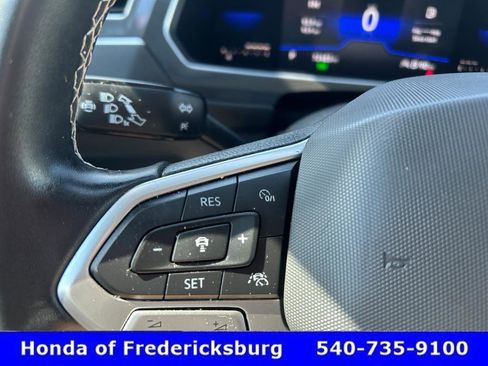 Used 2022 Volkswagen Tiguan SE FWD image 18