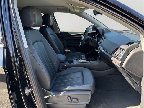 Used 2023 Audi Q5 2.0T Premium w/ Convenience Package image 12