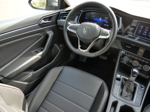 Certified 2024 Volkswagen Jetta SE image 9