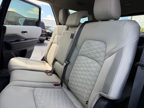 Used 2022 Nissan Pathfinder SV AWD/4WD image 27