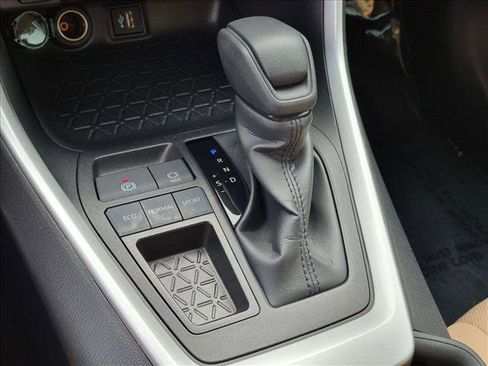 Used 2025 Toyota RAV4 XLE FWD image 11